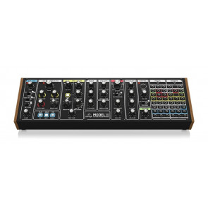 Behringer MODEL 15-front1